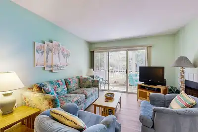 Image de Sea Colony newly-remodeled condo with access to pools, tennis, & a private beach