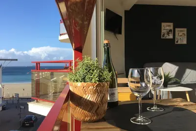 Image de Emplacement idéal pour plage et côte granit rose. Vue mer du balcon
