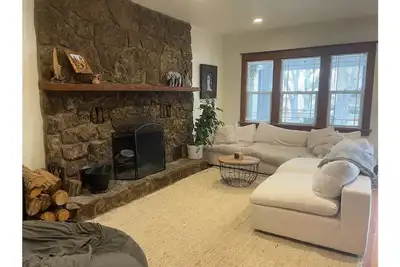Image de Downtown Crown Jewel w\/fireplace & amazing porch