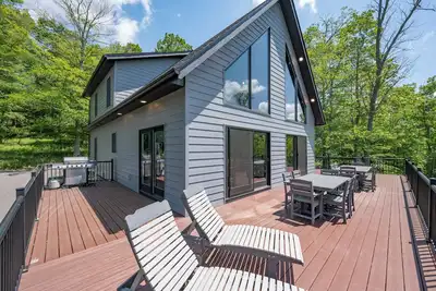 Image de New! Lake Daze: Lake Access, Hot Tub, Pool table, Fire Pit!