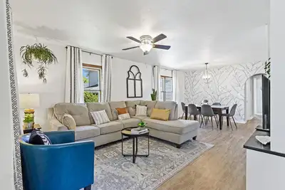 Image de Sunshine Retreat on Vine, Steps from Broadway