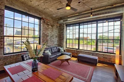 Image de Gorgeous Ultramodern 2br Corner Loft + Workspace