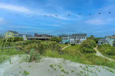 Image de Oceanfront Getaway - Private Boardwalk, Enclosed sun porch