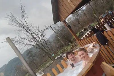 Image de Traditional Cottage with Hottube and Lake View