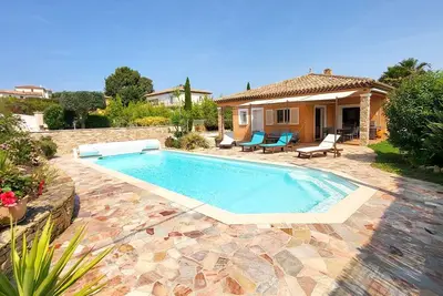 Image de Superbe Villa T5 Climatisée avec Piscine Privative et Garage à Six-Fours-les-Plages (9 Couchages)