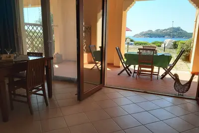 Image de Bright three-bedroom apartment with sea view a few steps from the beach