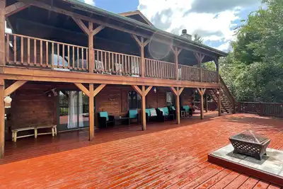 Image de Relaxing at Moose Lodge Cabin