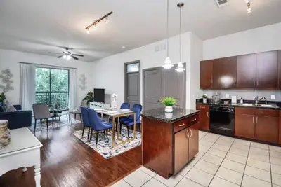 Image de Cozy Apartment w/ King👑 Bed + Fast WiFi + Pets🐶🐈