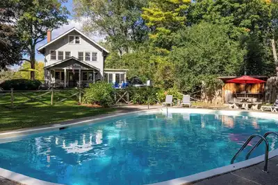 Image de Lakefront Getaway w/ Private Nordic Spa + Hot tub