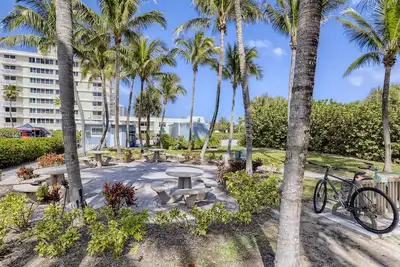 Image de 🏖 Gorgeous 1 Br ~ Steps to the Beach 🏖