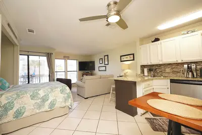 Image de Réservez ce studio confortable aujourd'hui! Situé près d'une de nos cinq piscines sur la propriété