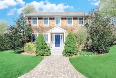 Image de Chic Hamptons classic 5-bedroom steps from the Village