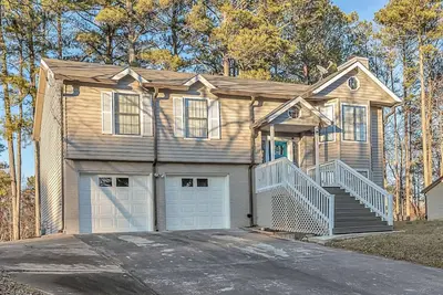 Image de Spacious and Modern 18 min from Stone Mountain
