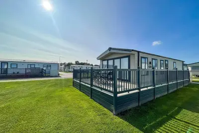 Stunning lodge full sea views at Broadland Sands in Suffolk ref 20089bs