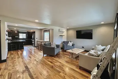 Image de Cozy Dog Friendly Home w/ Parking in the Back