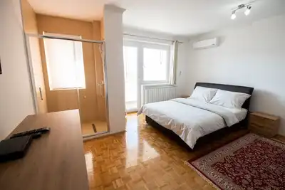 Image de Lovely 3-Bedroom with a free parking - Julphar