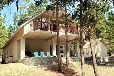 Image de Large Waterfront Cabin on Crescent Creek near Crater, Crescent, and Odell Lake.