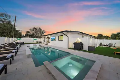 Image de Luxury 3/3 with Heated Pool, Spa, & Putting Green!