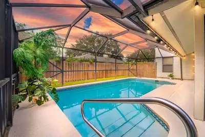 Image de Poolside Golf Paradise: 2 King Bdrms: Beaches 15 Min: Game room: Tee, Sun & Fun