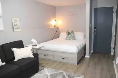 Image de Rustic Studio Apt. 2 min drive to Downtown Oswego