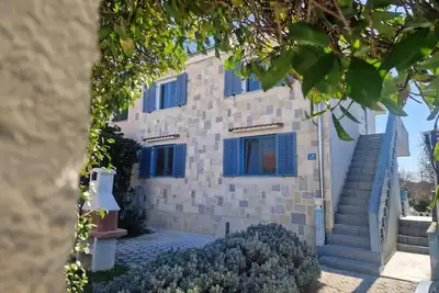 Image de Appartement de vacances Obrovac pour 1 - 4 personnes avec 2 chambres à coucher - Maison jumelée