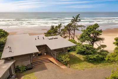 Image de Beachfront Near Hug Point | Views w/ Grill & Outdoor Dining Area | Sunset Cove