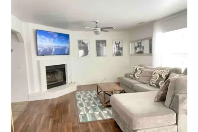 Image de *New! * Super Close to Everything! Spacious Pv Home