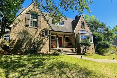 Image de 7th Ave Manor, Remodeled 1930’s Manor just minutes from Historic Downtown Laurel