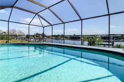 Image de Beautiful Waterway Home in Paradise