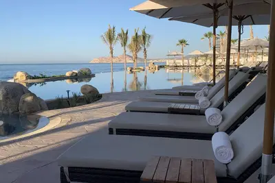 Image de Experience an Unforgettable Christmas in a Luxury 3 Br Oceanfront Penthouse\n