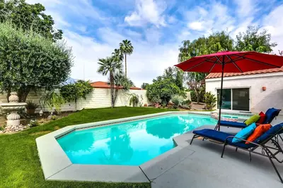 Image de Spacieux, confortable 4br 2ba Piscine \/ Spa Accueil dans le calme, Gated Community