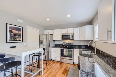 Image de Centrally Located Remodeled Mountain Condo