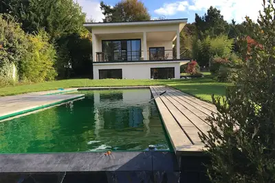 Image de Villa contemporaine piscine chauffée à débordement • 4 chambres • 15 min Paris