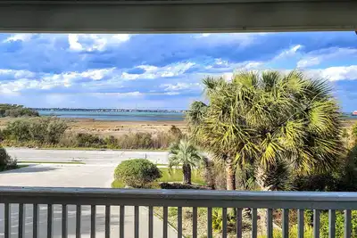 Image de Gorgeous Atlantic Beach Bogue Sound Water Views, Fenced In Yard, & Walk to Beach