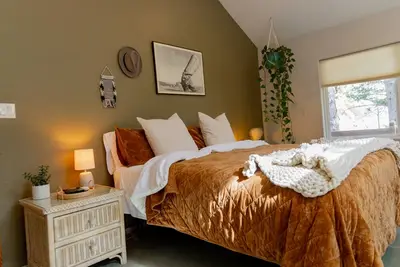 Image de Ruby’s River Cabin - 15 Minutes to Boulder - Hot Tub+Sauna - Cozy Beds