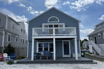 Image de Pet Friendly Beach House - Sleeps 7, Across Street from Private Sagamore Beach