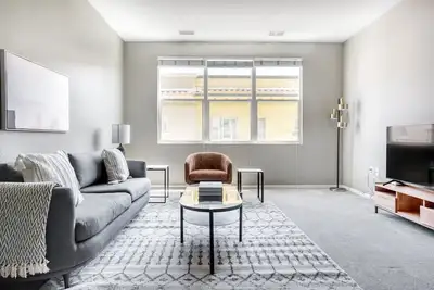 Image de Dreamy Santana Row 2br w/ Gym, Pool & W/D, near highways, by Blueground