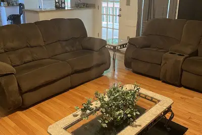 Image de Spacious 3 bedroom home 1 office 2. 5 baths patio
