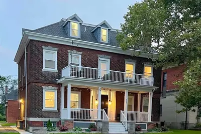 Image de Spacious 7-bedroom modern house walk to Niagara Falls