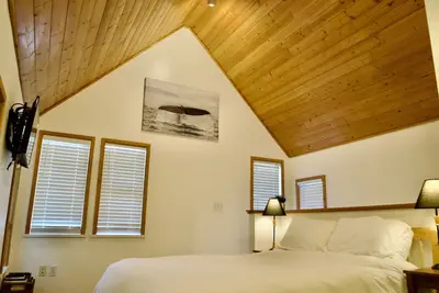 Image de Bright & Beautifully Refreshed Cottage - 2 min from Ocean!