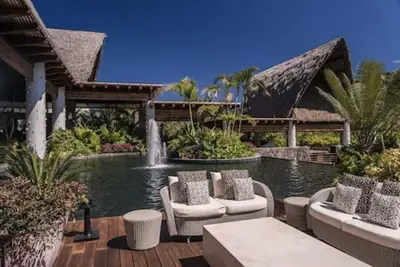 Luxurious resort-Vidanta. Private beach, entertainment, spa/gym, food & drinks.