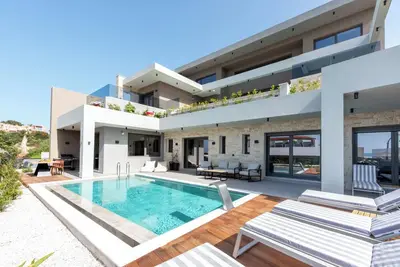 Image de Villa Luna Free* Heated pool & 100m to Sea!