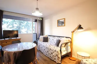 Image de Appartement F2 avec Parking Privé, Loggia et Ascenseur - Proche Thermes et Commodités