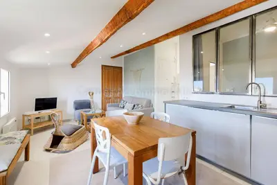 Image de Bronze-2525-Charmant appartement rénové avec vue vieux port