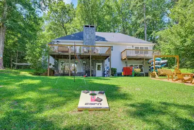 Image de Waterfront Sparta Home w\/ Game Room & Fire Pit!