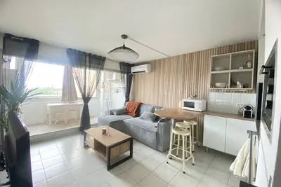 Image de T2, loggia, parking privé 20m plage