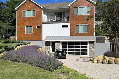 Image de Exquisite New Hampton Home in a Perfect Location