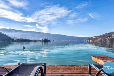 Image de La Lézardière : maison au bord du Lac d'Annecy.