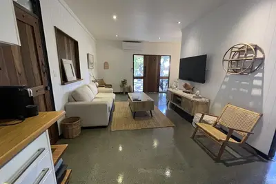 Image de Stylish 2 bedroom Guesthouse - 1 minute from the beach.