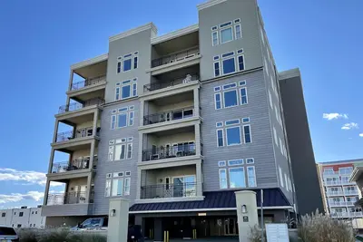 Image de 3 bedroom, 2 bath condo in the crest!